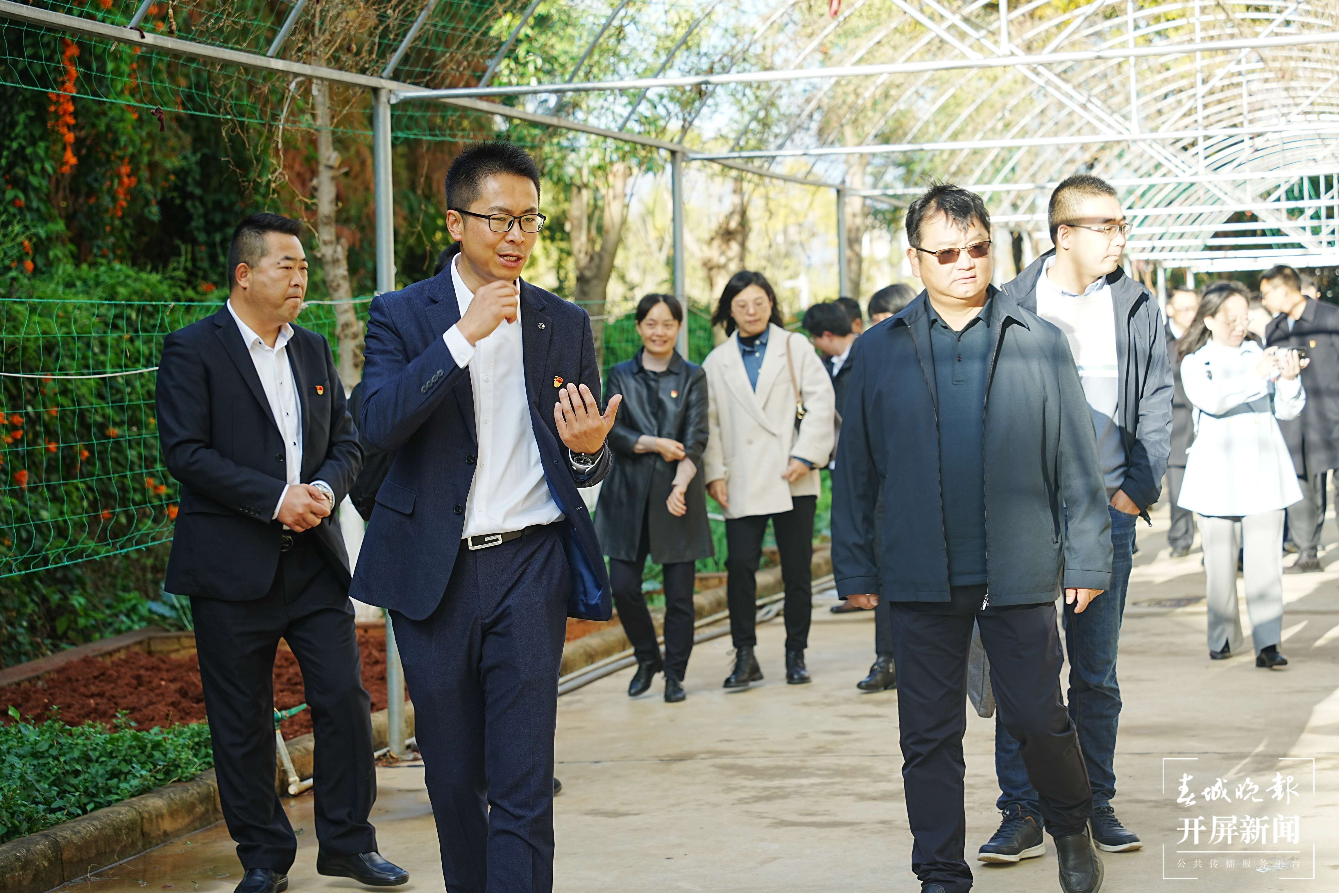 云南师范大学民族教育信息化教育部重点实验室团队到大渔小学开展调研活动