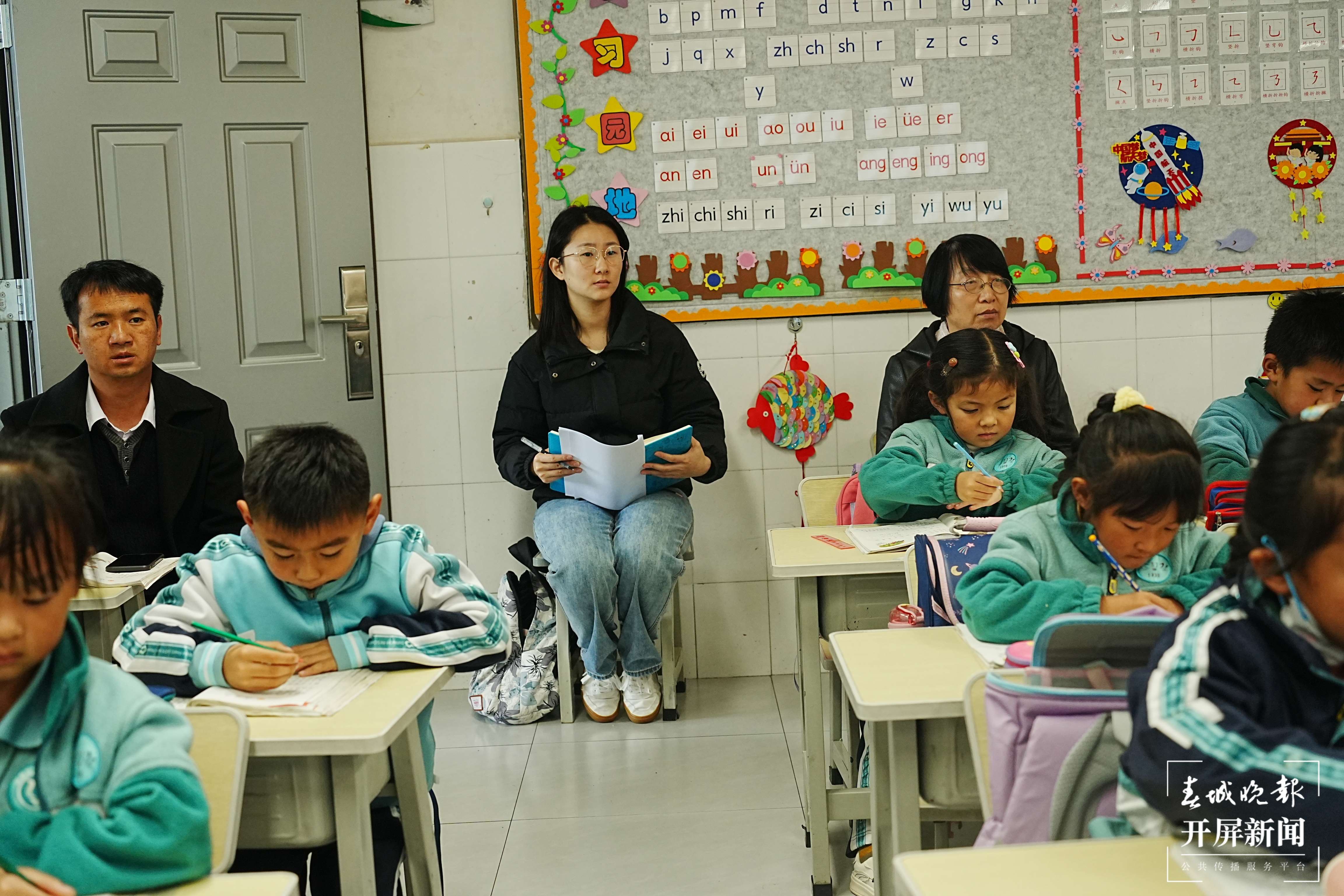 云南师范大学民族教育信息化教育部重点实验室团队到大渔小学开展调研活动