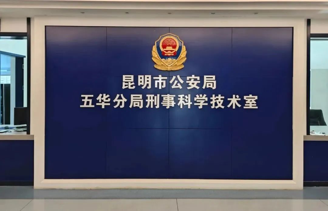 老刑警“摆拍”不慎栽了!咋还被点赞?