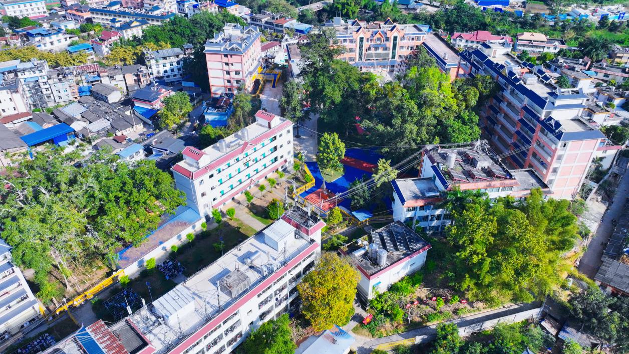 学校航拍全貌.png
