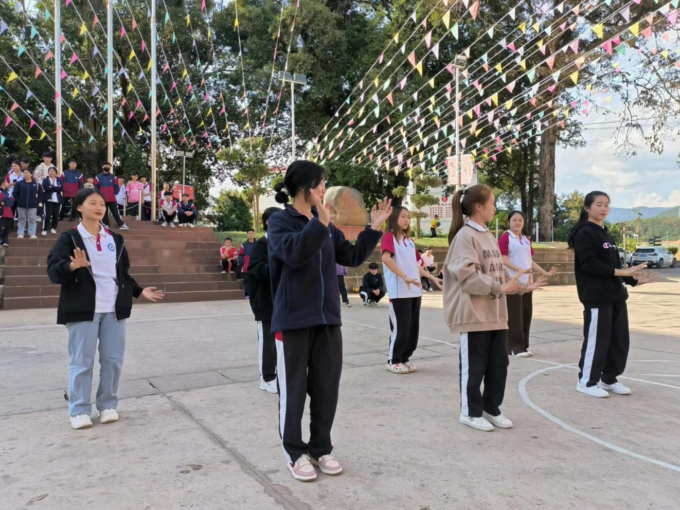 学校元旦迎新节目排练中2.png