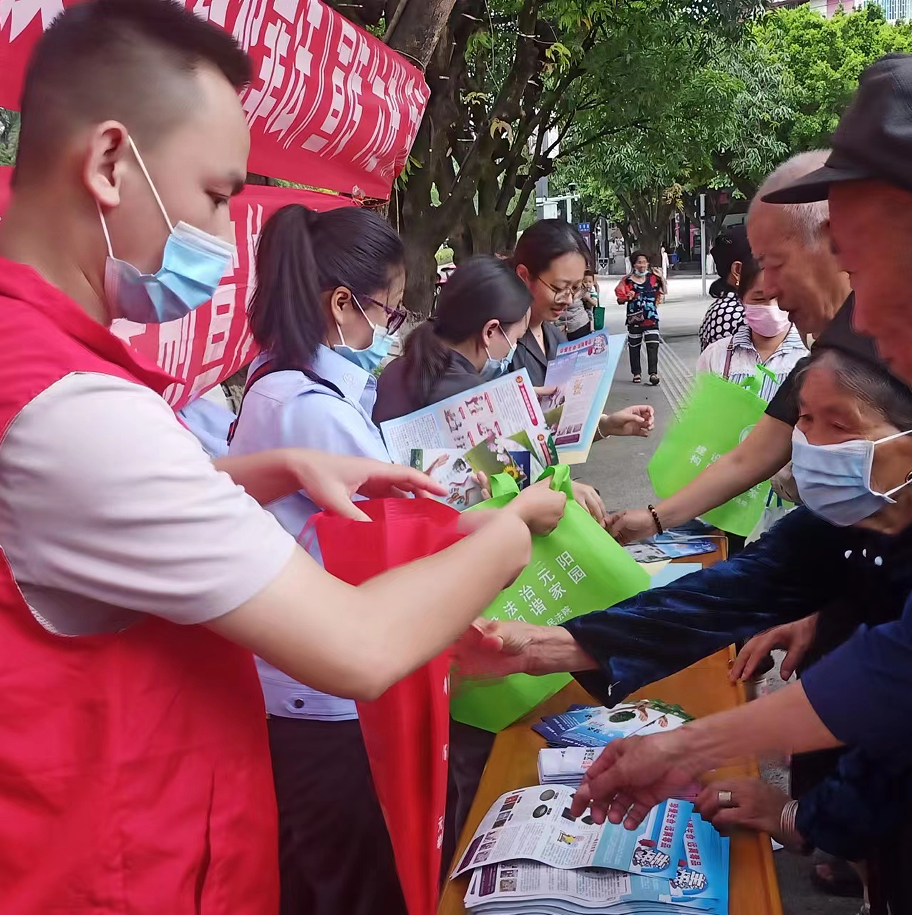2023年7月，法律明白人组织辖区单位开展禁毒防艾、暴恐防恐普法宣传.png