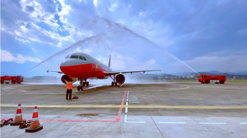 祥鹏航空“西双版纳号”彩色喷绘飞机亮相（祥鹏航空供图）
