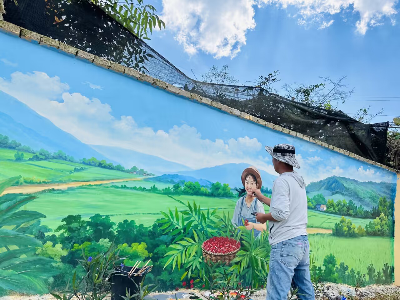 绘画师正在做绘画设计.jpg