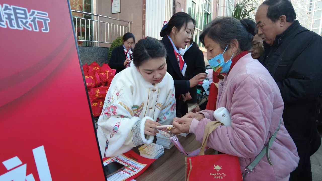 扎根盘龙、服务民生，更好地促进“三农”金融市场活力 昆明盘龙兴福村镇银行正式搬迁开业