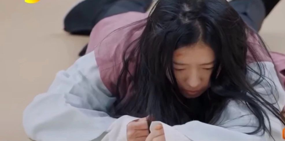 女演员表演时突然中毒！意识模糊、有濒死感…网友热议