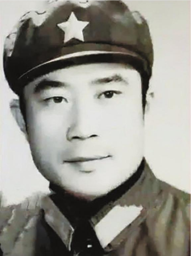 当兵时期的李雪健.png
