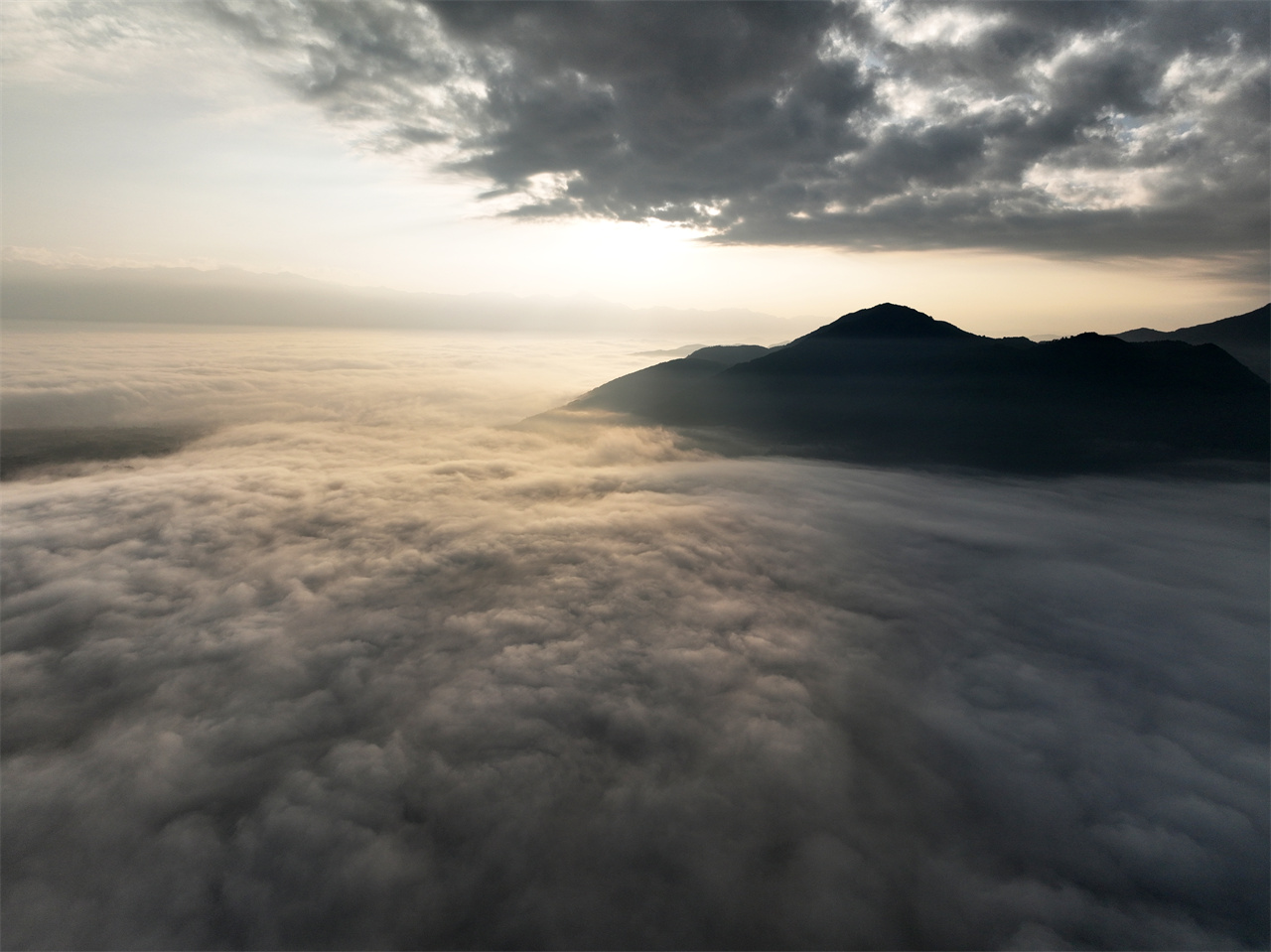 火山雾景航拍20240204刘正凡摄 (2).jpg