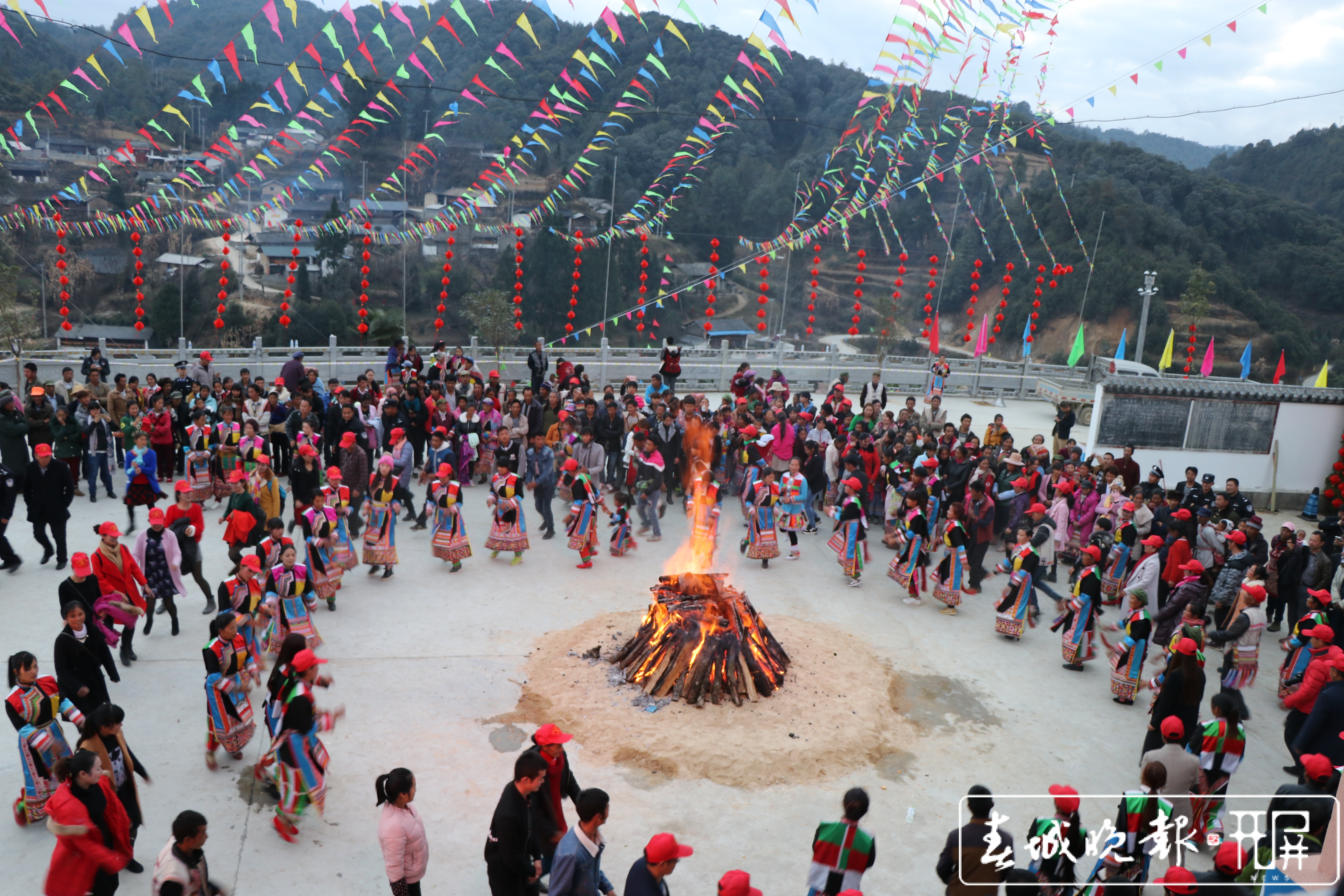 11.篝火晚会.JPG