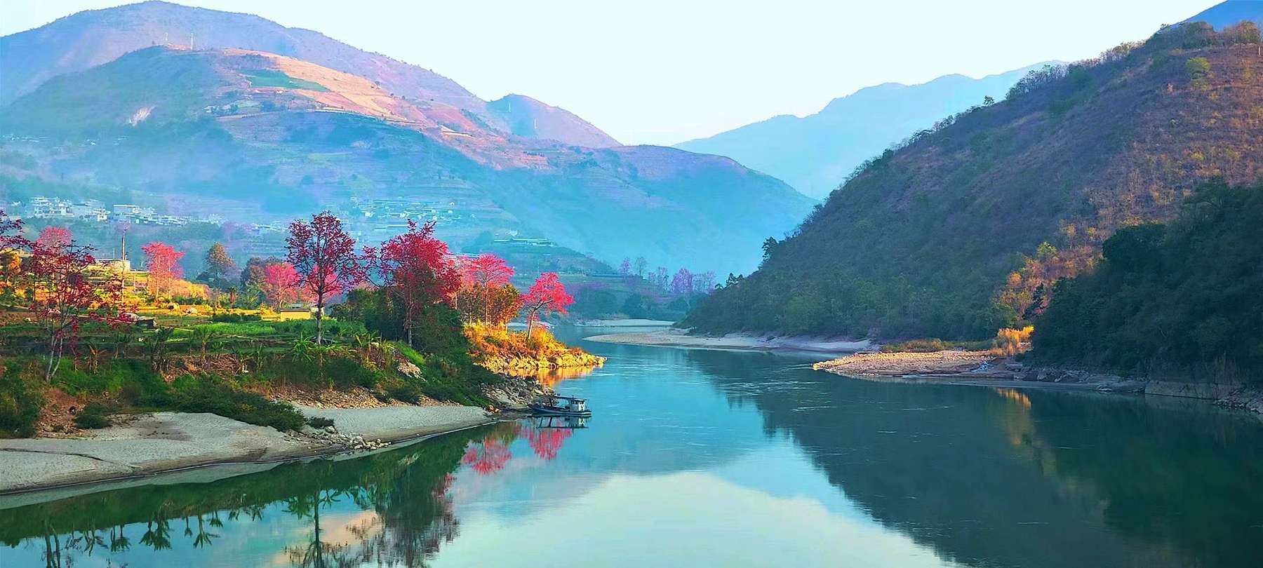 龙陵县境内的怒江畔流域。(2月20日)李发芳摄.jpg