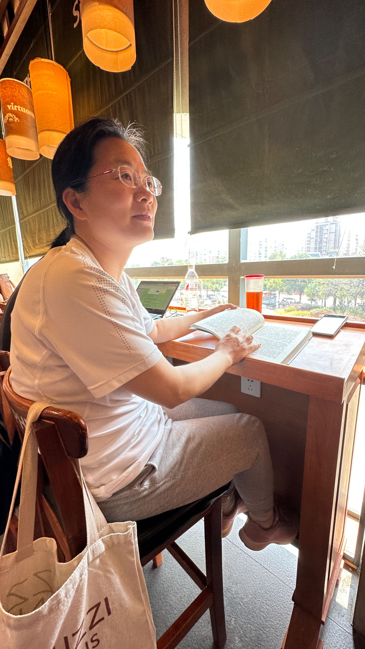 周女士.jpg
