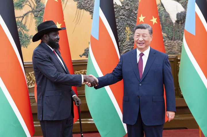 习近平会见南苏丹总统基尔.jpg