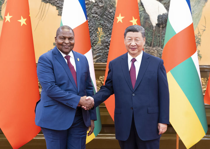 习近平会见中非总统图瓦德拉.jpg