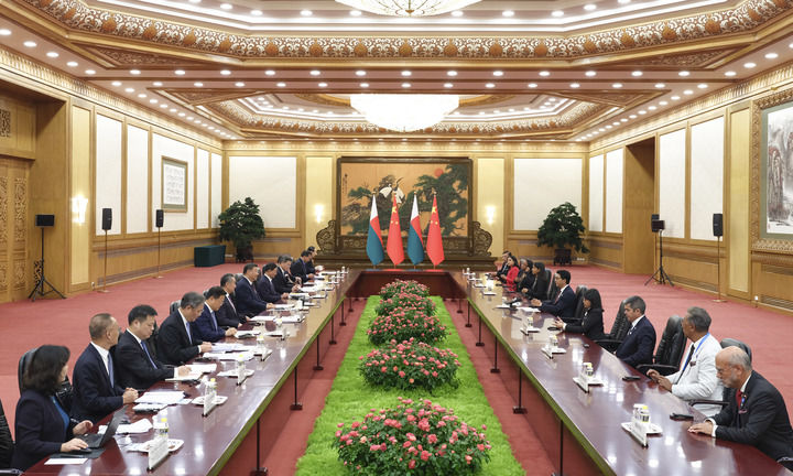 习近平会见马达加斯加总统拉乔利纳1.jpg