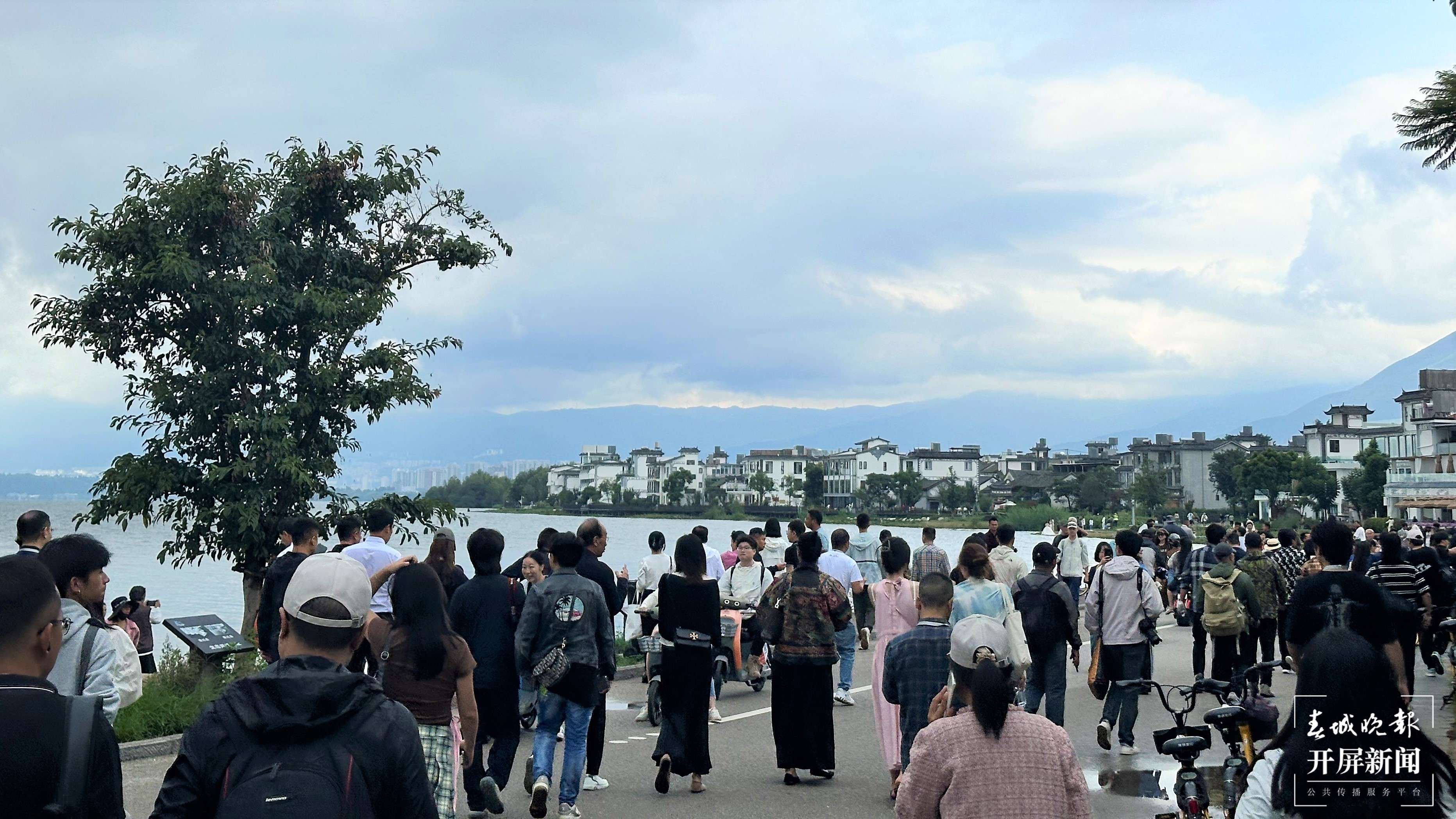 漫步生态廊道.jpg