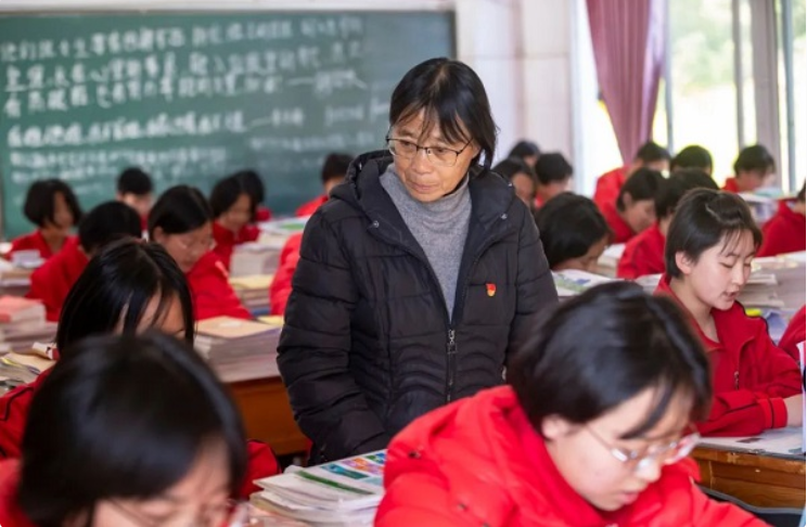 张桂梅老师的新年来信：即便暂时迷茫，也要努力发光