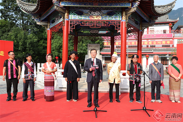 王宁郑重宣读了习近平总书记的回信。 记者 雷桐苏 陈飞 胡妤雅 摄.jpg