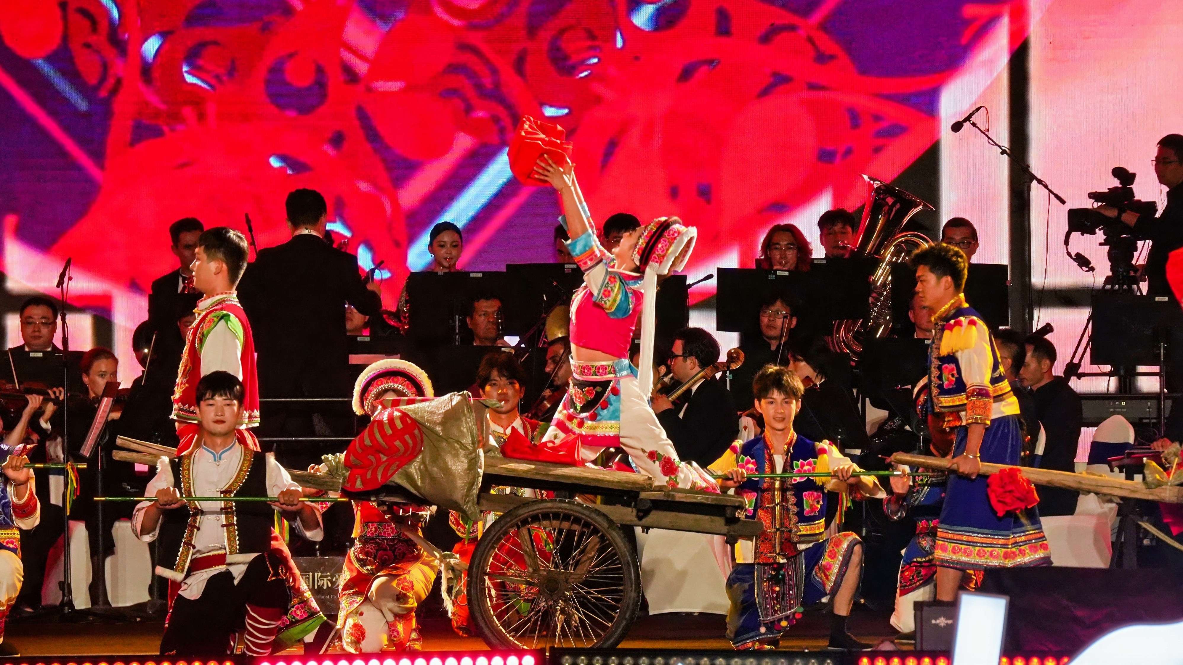 唱着情歌去大理 | “音乐无界，金秋有约！”2024大理情歌会开幕