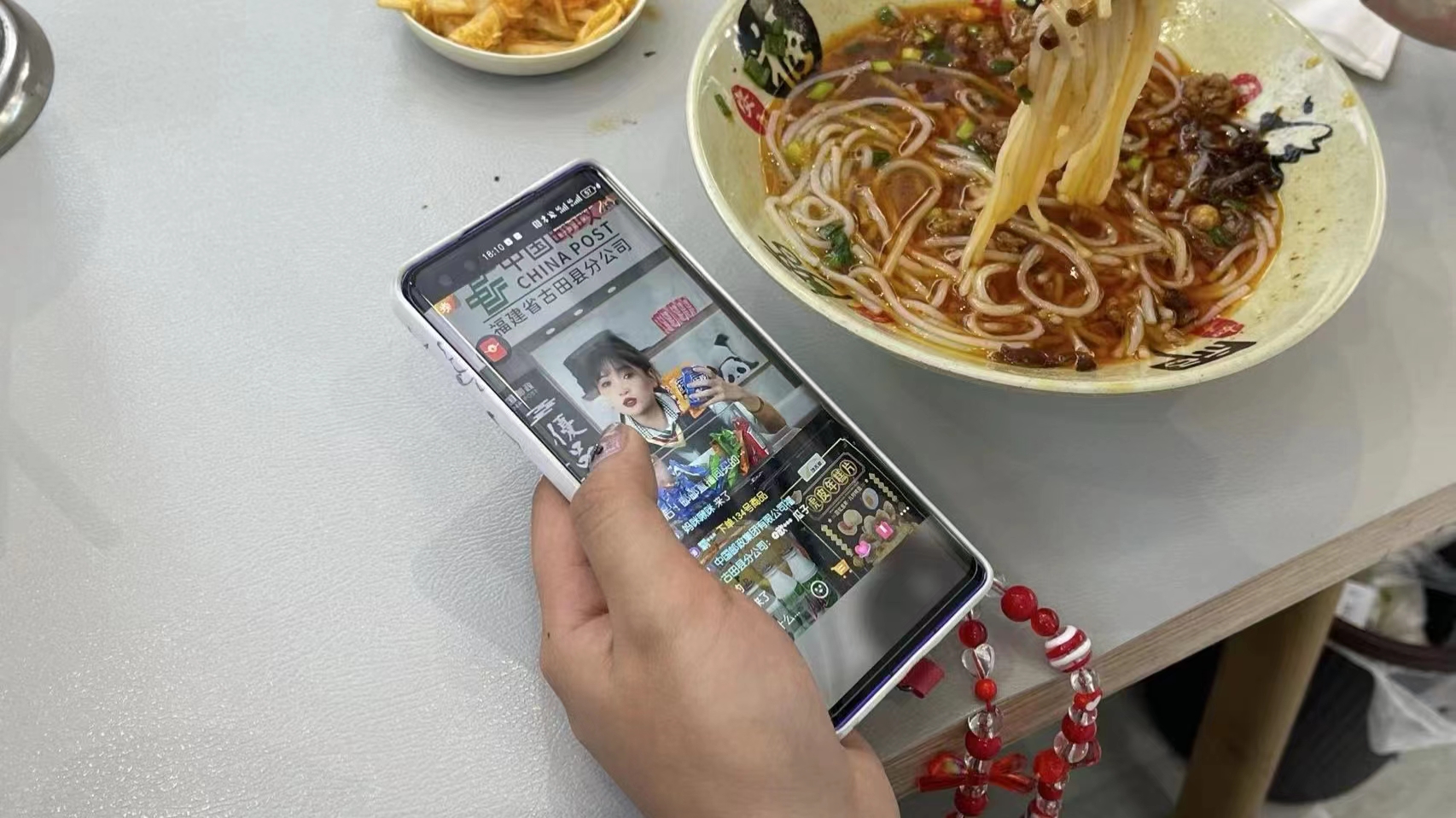 （采访传编辑）从“三只羊”事件看直播带货乱象，直播间里的“避坑指南”，你get了吗？.jpg