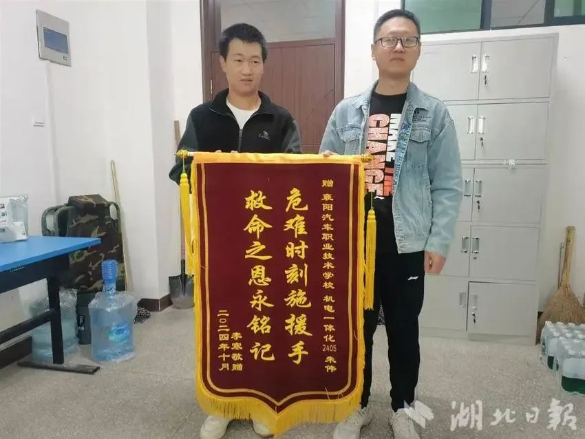 想五天爬完五岳的大学生，下了华山退掉12张火车票！
