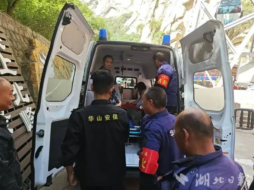 想五天爬完五岳的大学生，下了华山退掉12张火车票！