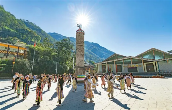 牢记嘱托再奋进 凝心聚力谱新篇｜坚定不移沿着习近平总书记指引的方向阔步前进—— 推动中国式现代化云南实践迈出坚实步伐