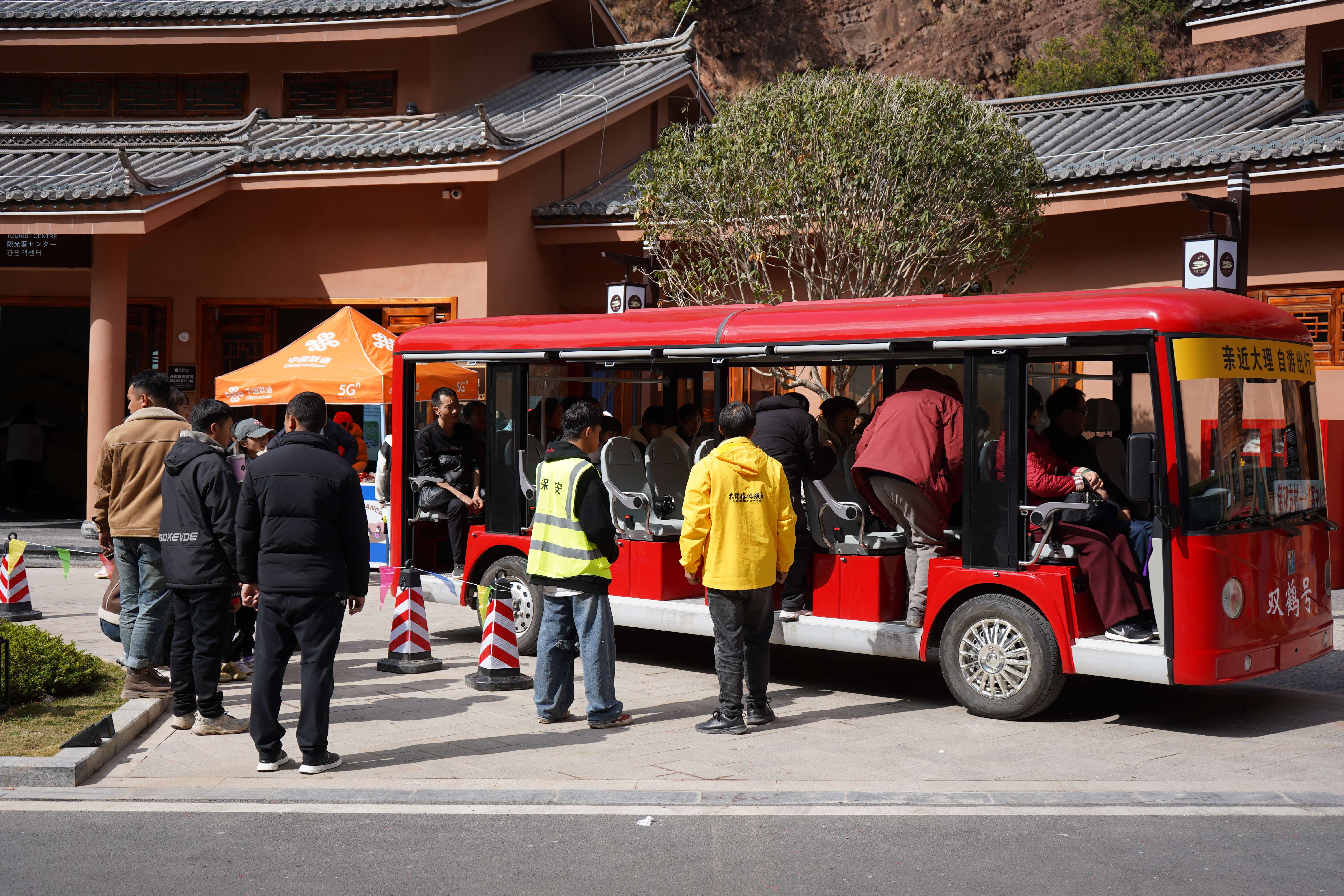 (采访传编辑)大理诺邓景区新春人气爆棚基建优化和交通升级成“吸睛”法宝.JPG