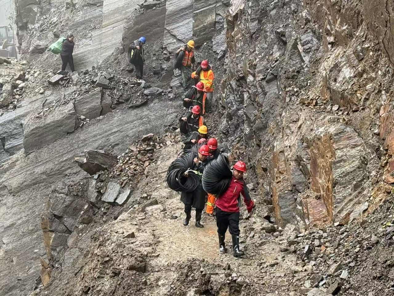 联通独龙江救灾一线照片.jpg