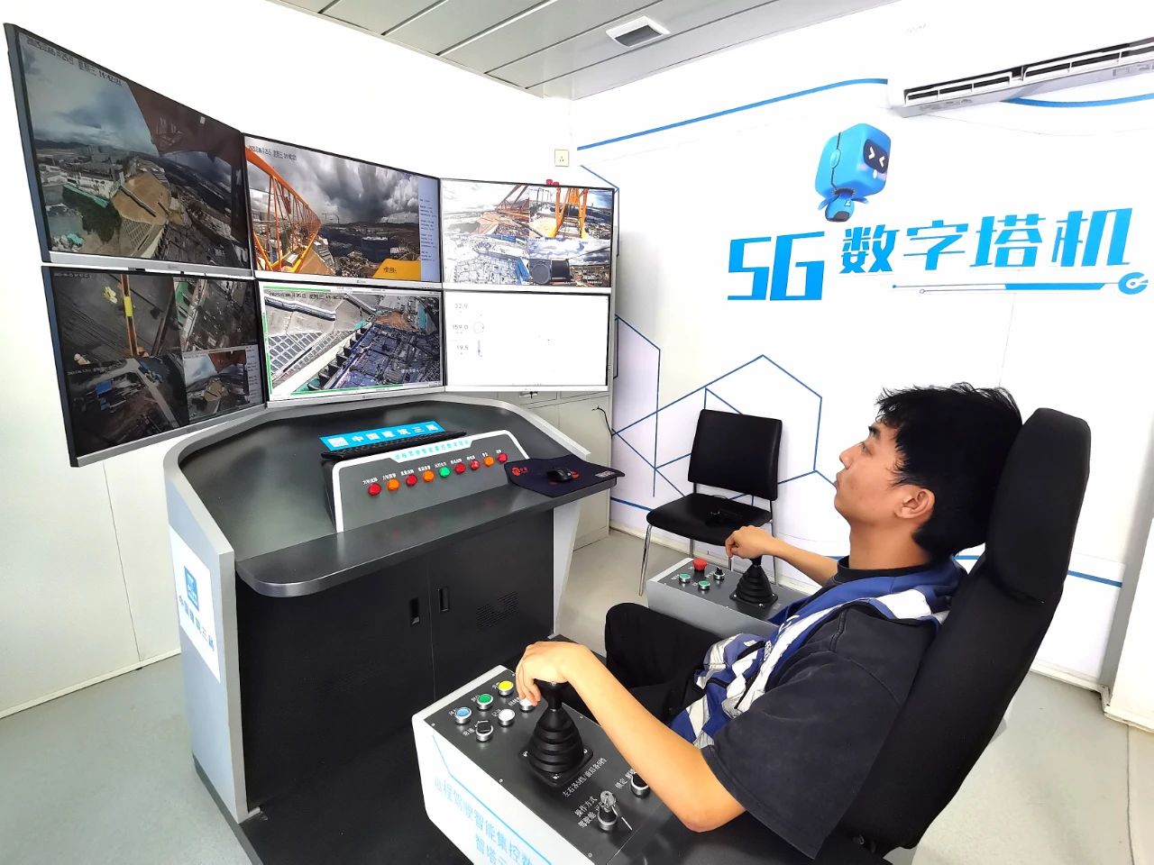 智能集控塔机施工.jpg