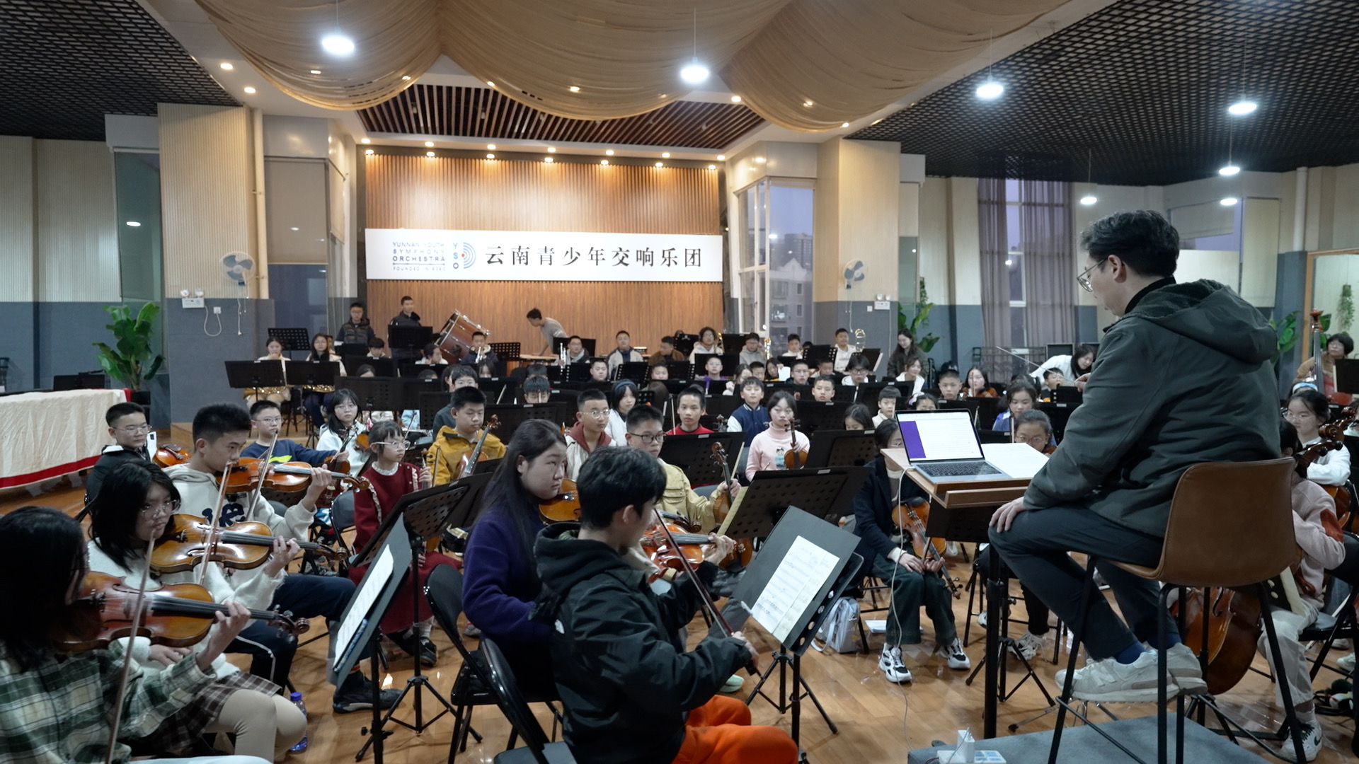 云南青少交排练画面.JPG