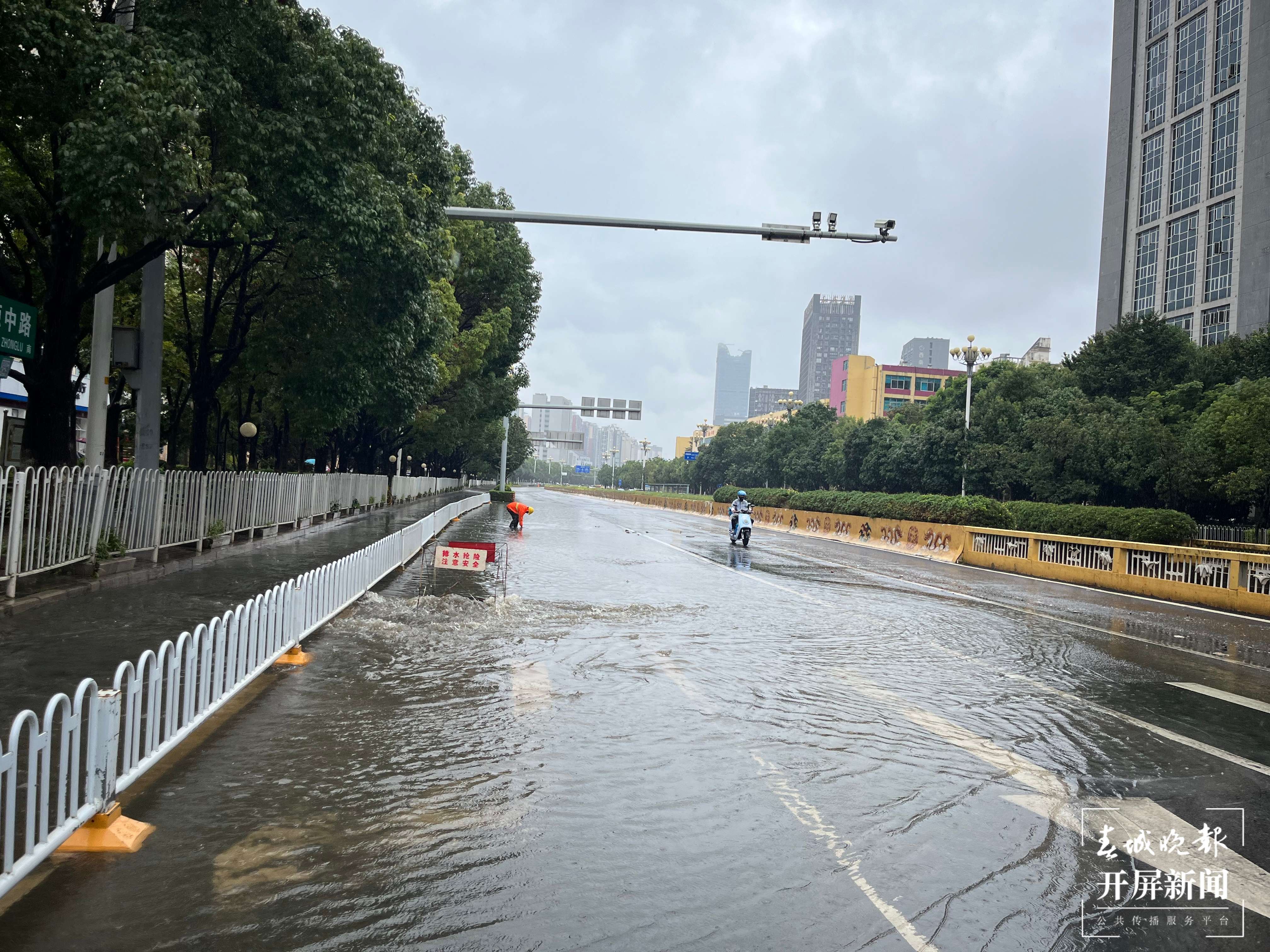 海源中路路与滇缅大道交叉路口3.jpg