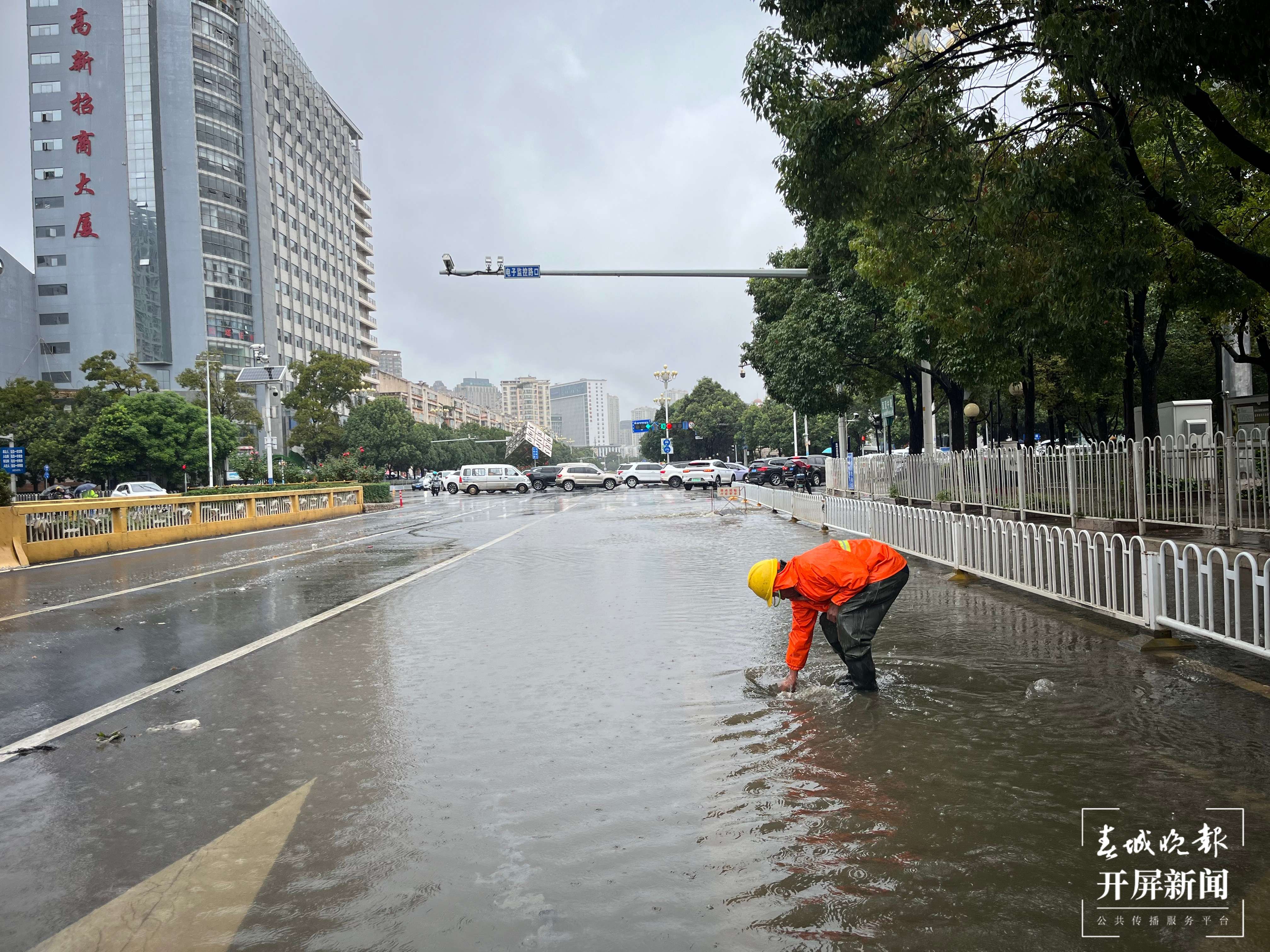 海源中路路与滇缅大道交叉路口1.jpg