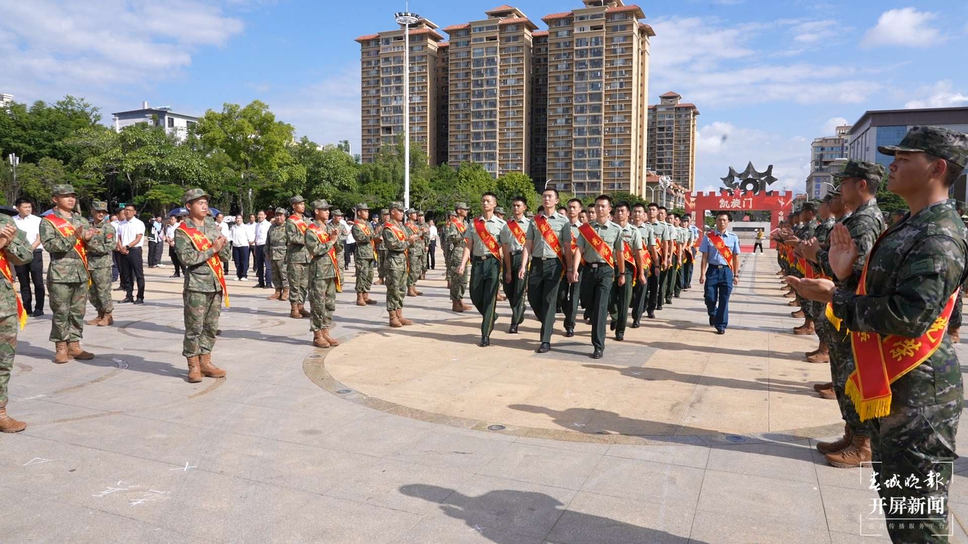 （采访传编辑）大理宾川举行2025年下半年送新兵迎老兵活动（有视频） (2).jpg