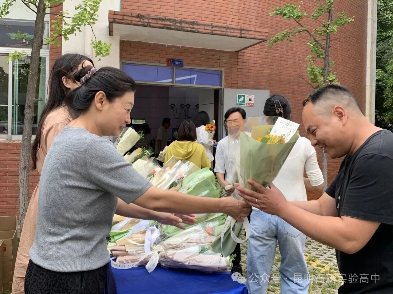 高新实验高中老师集体宣誓：精心打磨每一堂课！