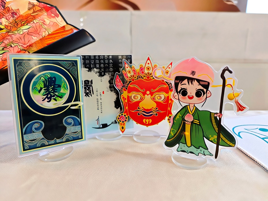 云南能源职业技术学院文创作品亮相2025创意云南文化产业博览会_20250917_6524598431348683261.jpeg