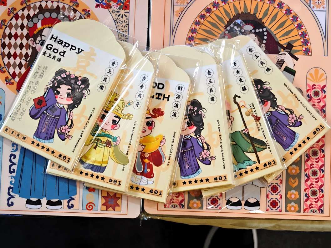 云南能源职业技术学院文创作品亮相2025创意云南文化产业博览会_20250917_4052560801436340286.jpeg