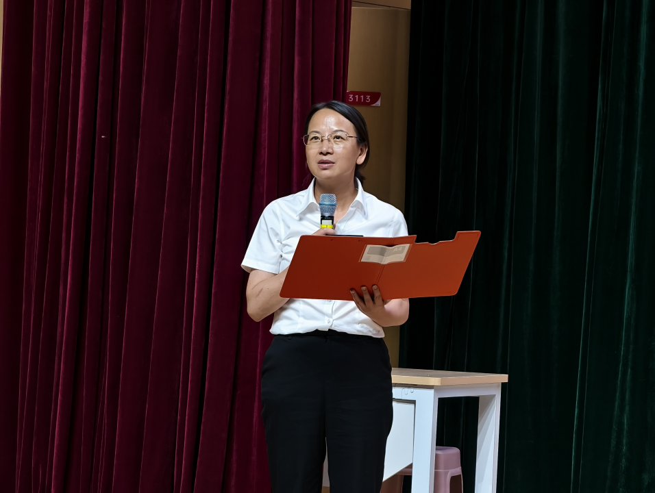 致敬耕耘！中华小学为教龄20、30年教师颁授荣誉