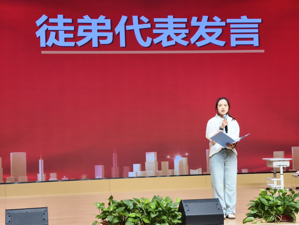 致敬耕耘！中华小学为教龄20、30年教师颁授荣誉