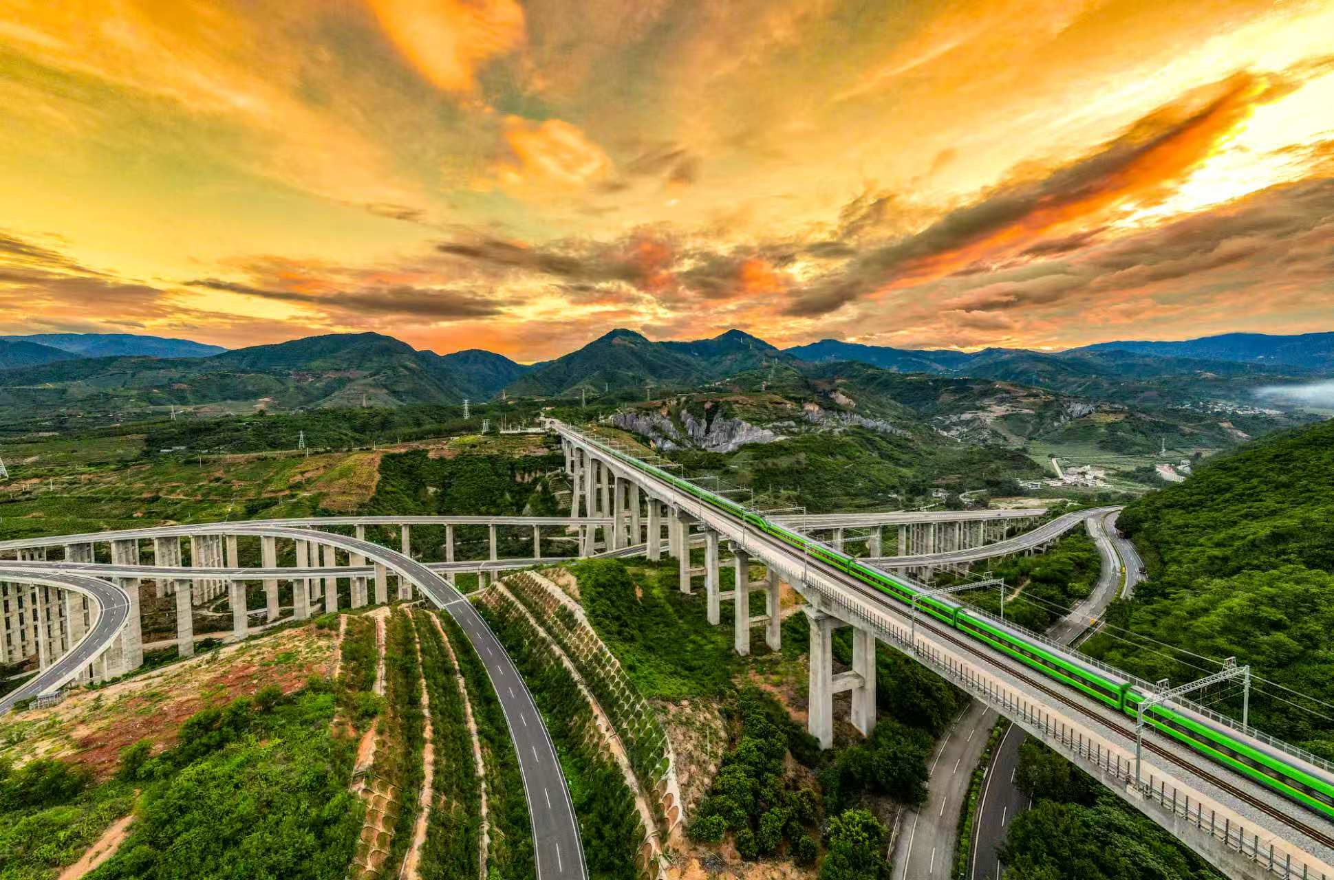 中老铁路沿线照片 (2).jpg