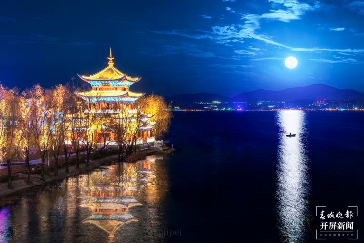 洱海映月 杨继培摄.jpg