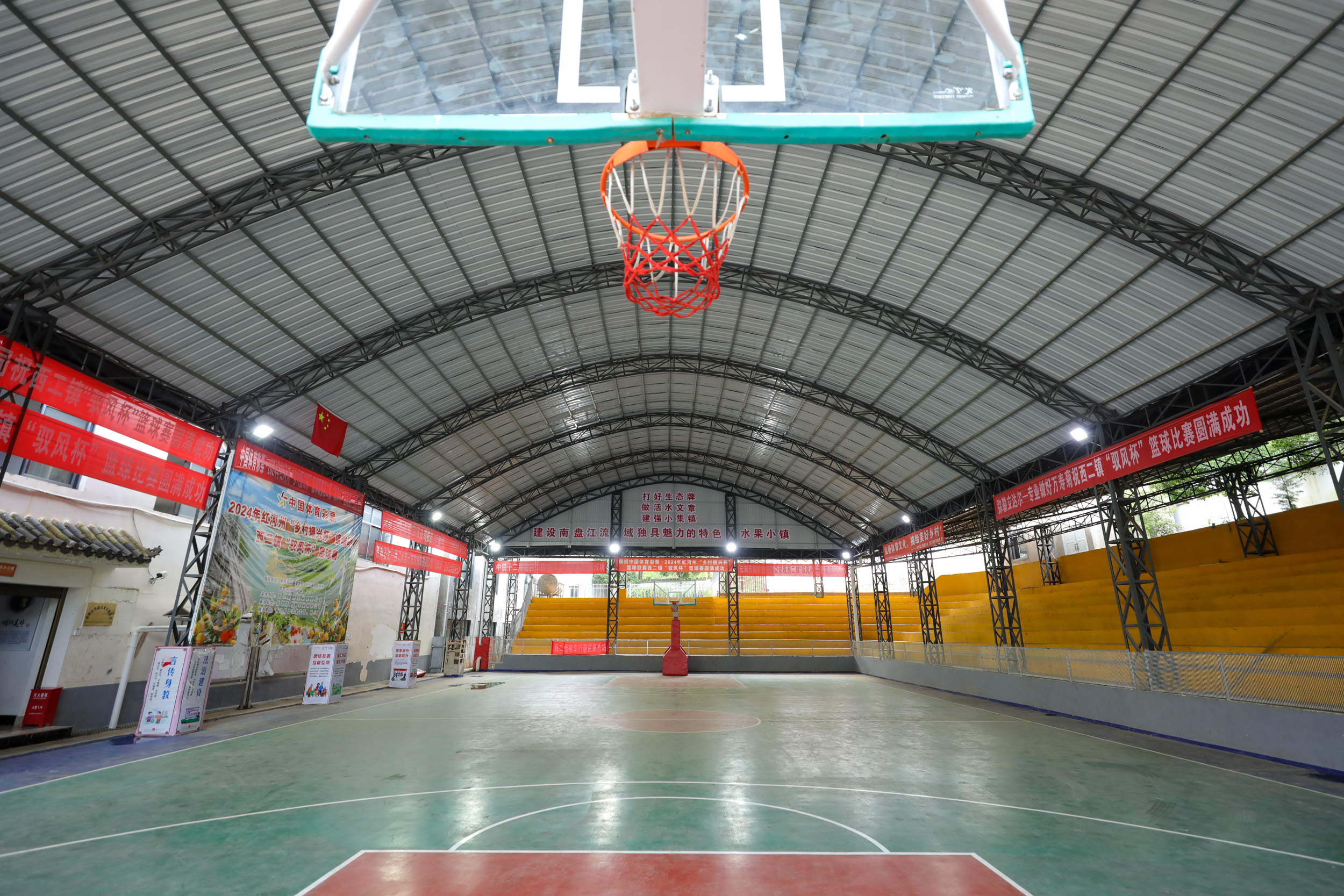 红河卷烟厂支持建设了西二镇新的篮球场 F49A0572.jpg