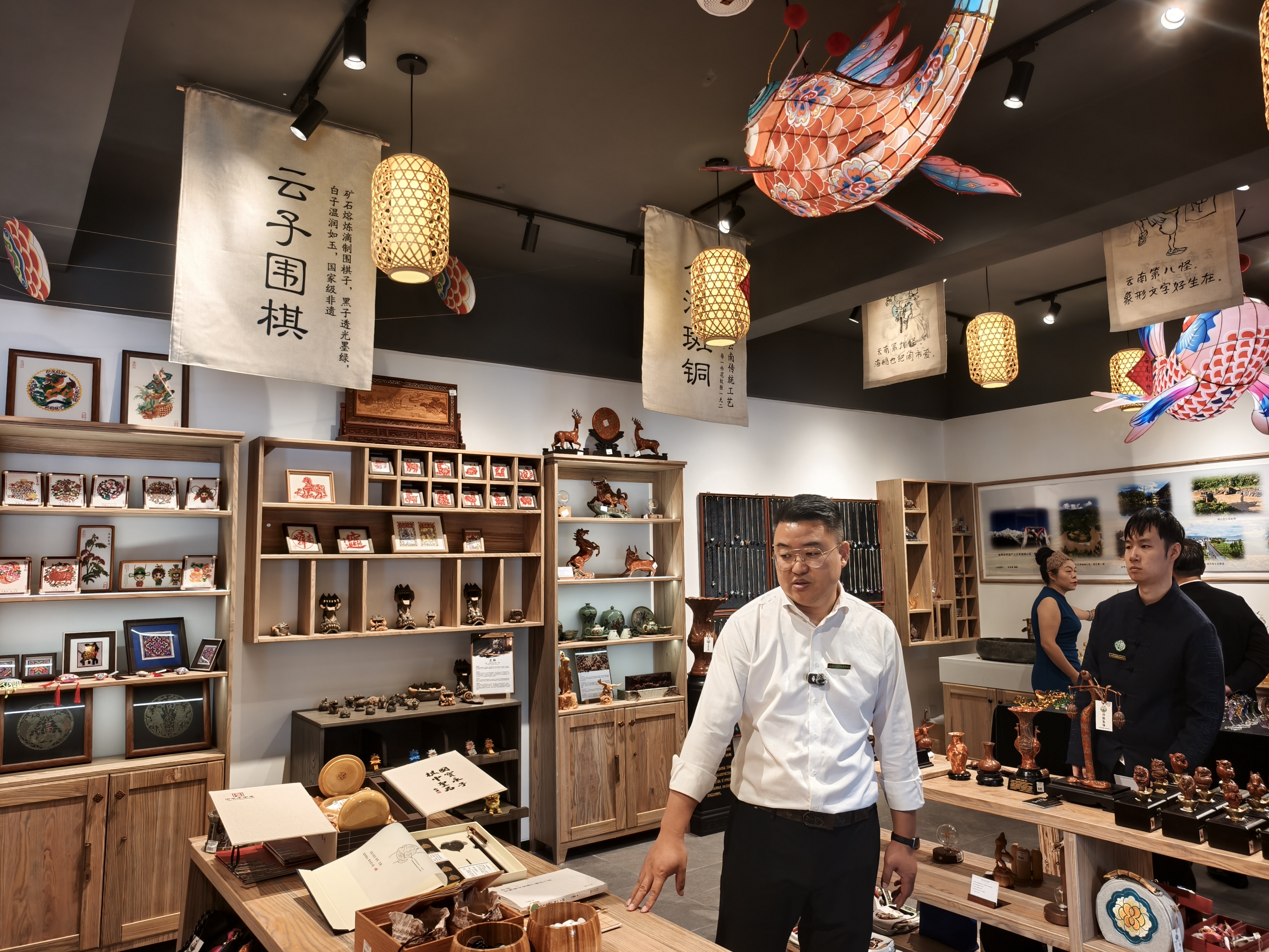 “一湖清翠”云南礼物旗舰店将开启试运营
