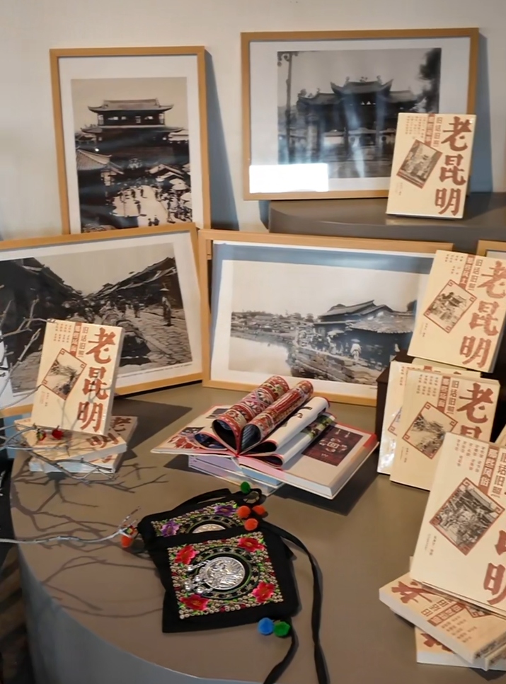 云南礼物书店一角.png